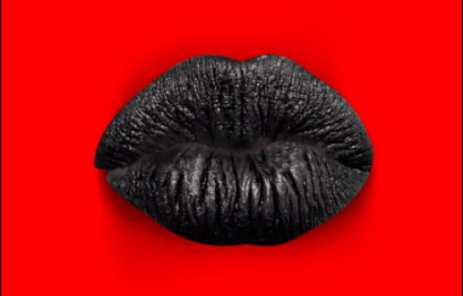 Hay besos y besos, luego está el BESO NEGRO
